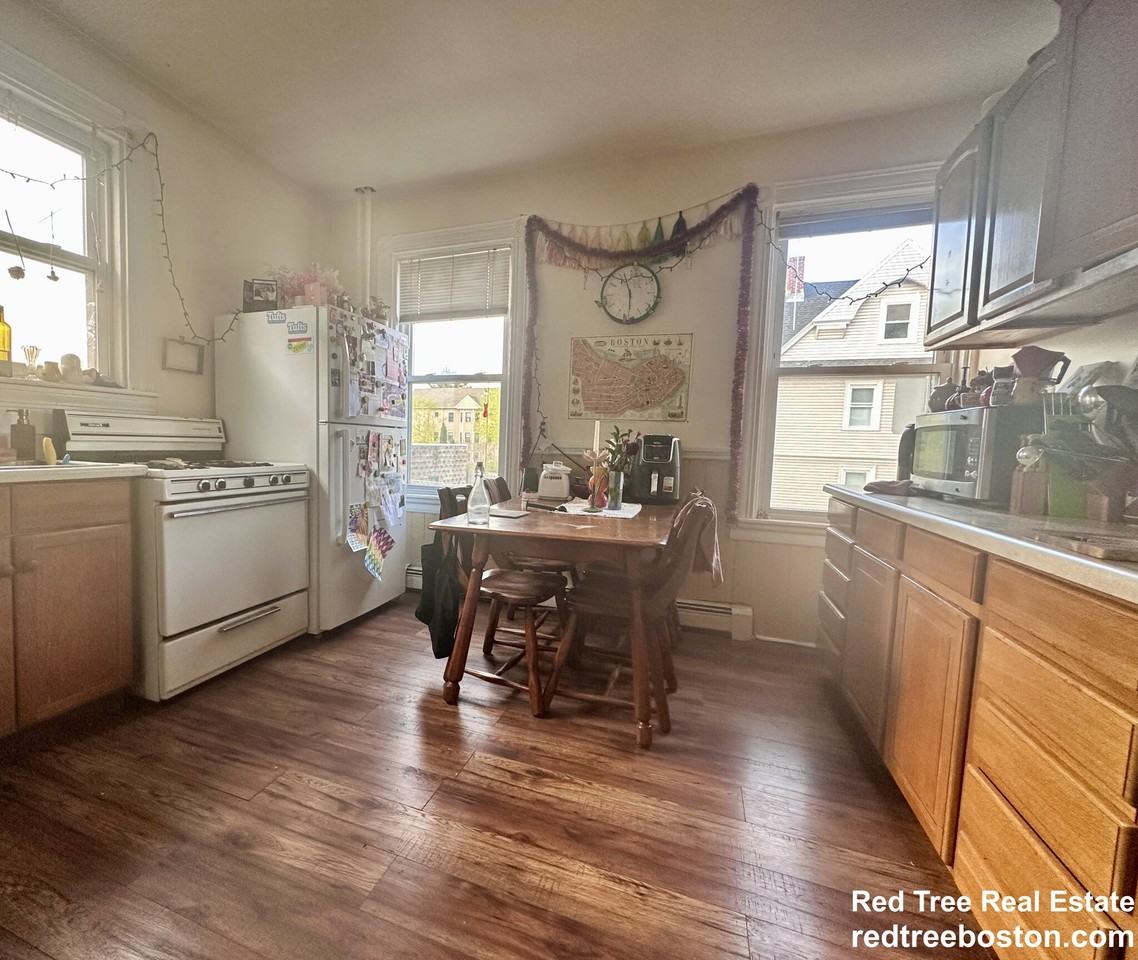 52 Dustin St #1
