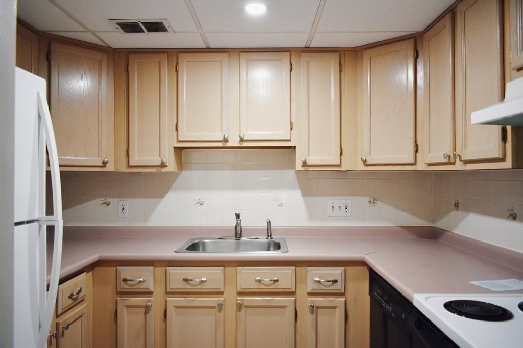 58 Broadlawn Park #17 - Photo 7 of 13