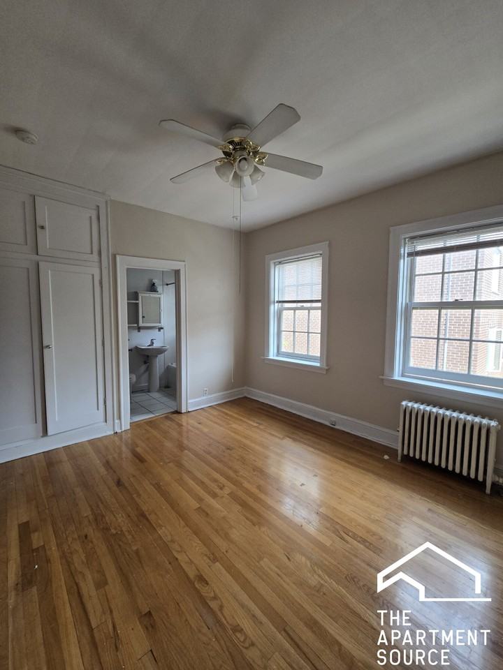 1456 Oak Ave #3N - Photo 2 of 12