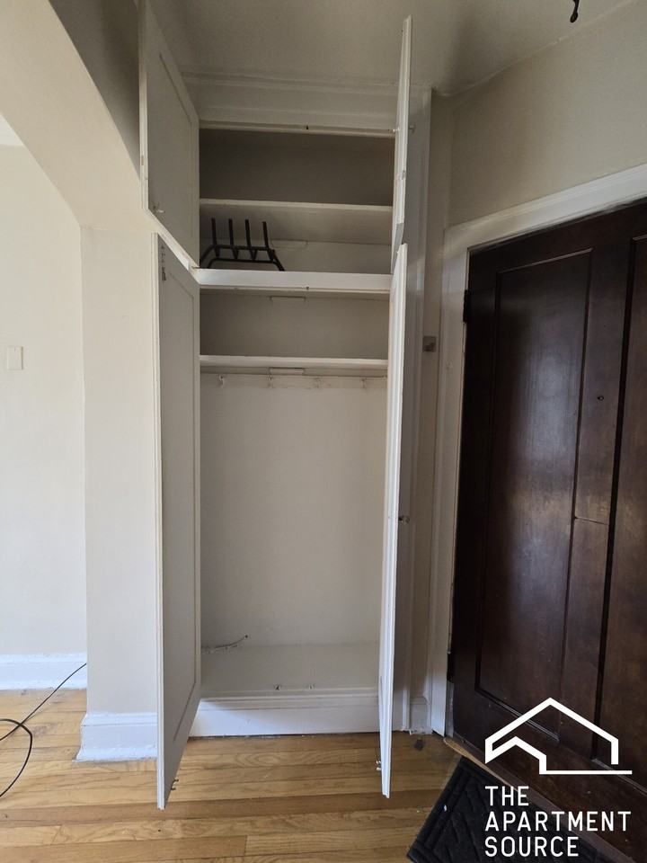 1456 Oak Ave #3N - Photo 3 of 12