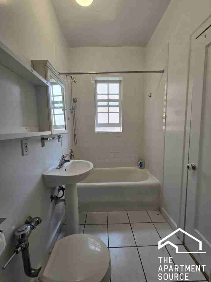 1456 Oak Ave #3N - Photo 4 of 12