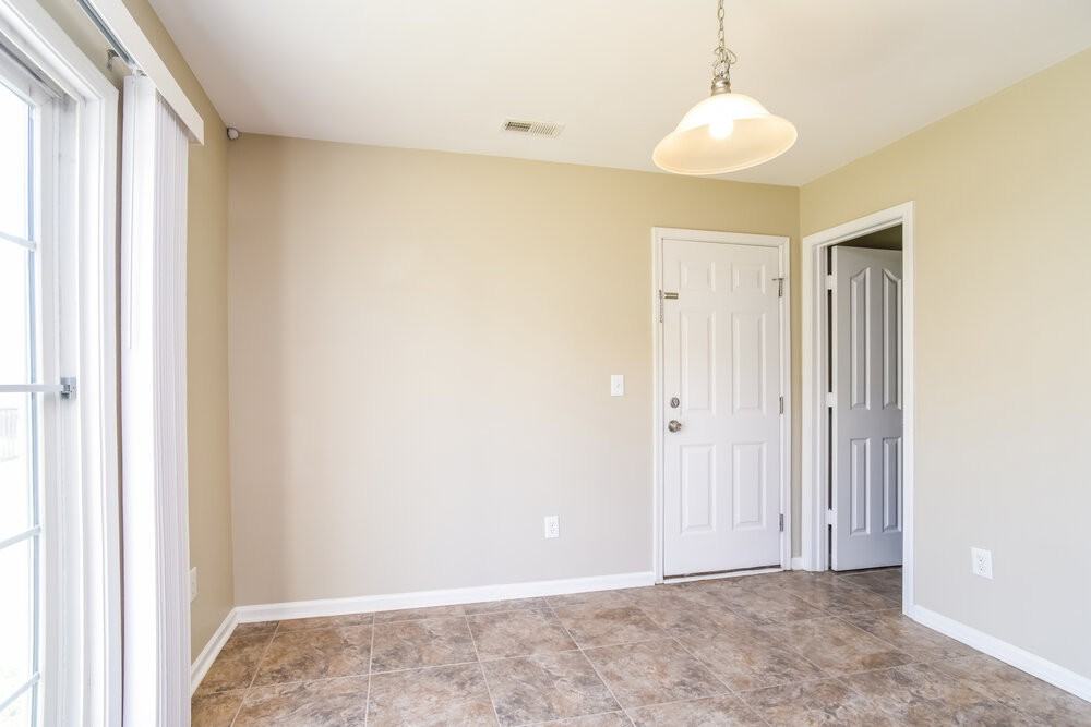 3924 Glory St - Photo 7 of 17