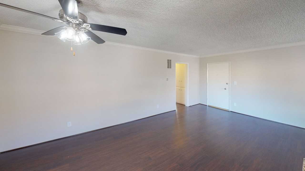 924 N. Hayworth Ave. - Photo 4 of 11