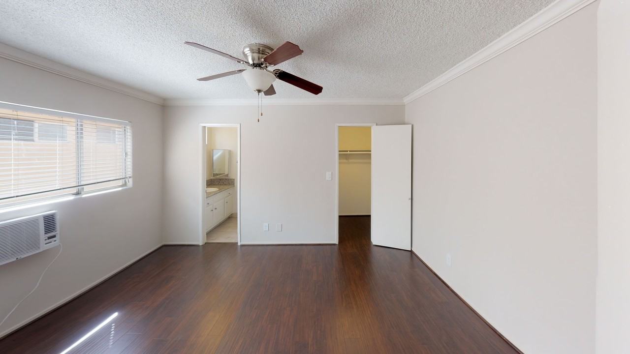 924 N. Hayworth Ave. - Photo 6 of 11