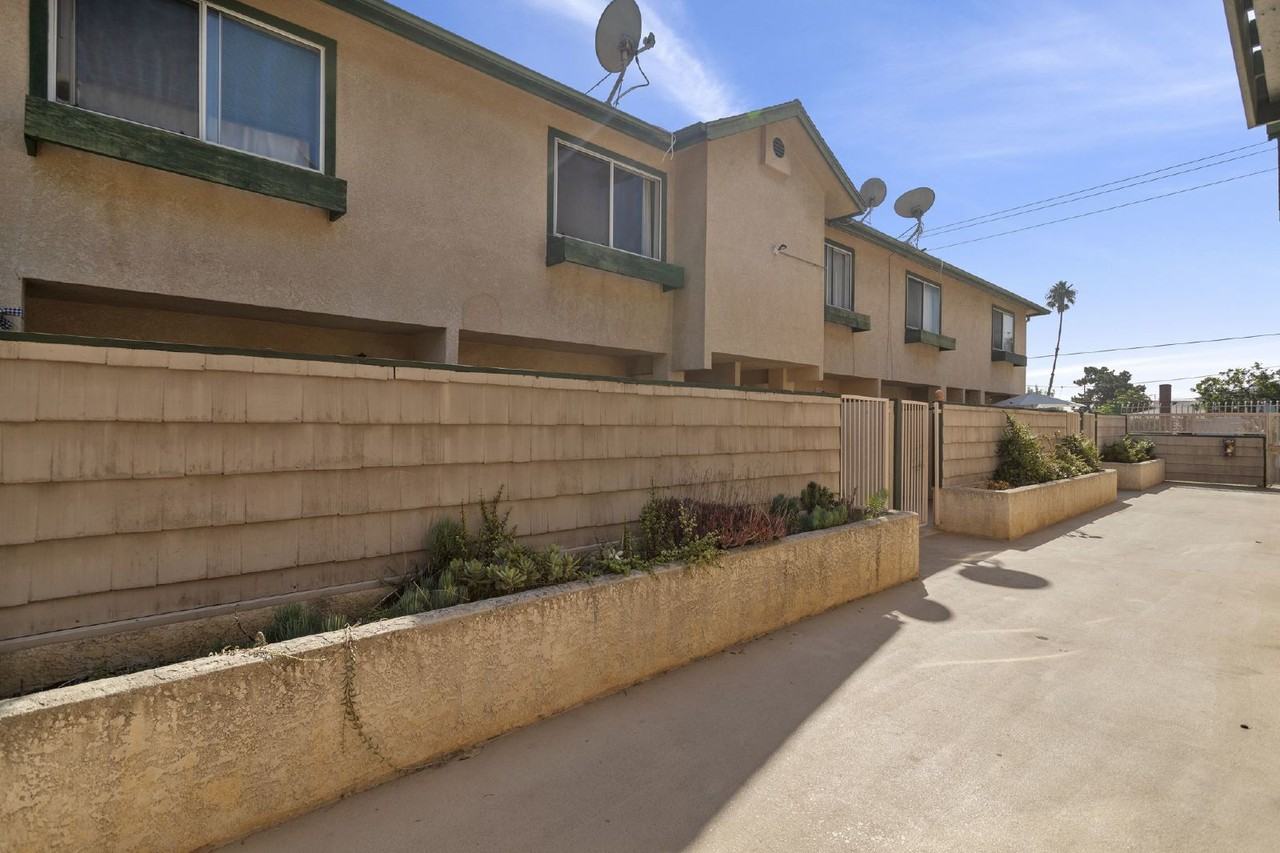 1235 E Carson St #4 - Photo 2 of 25