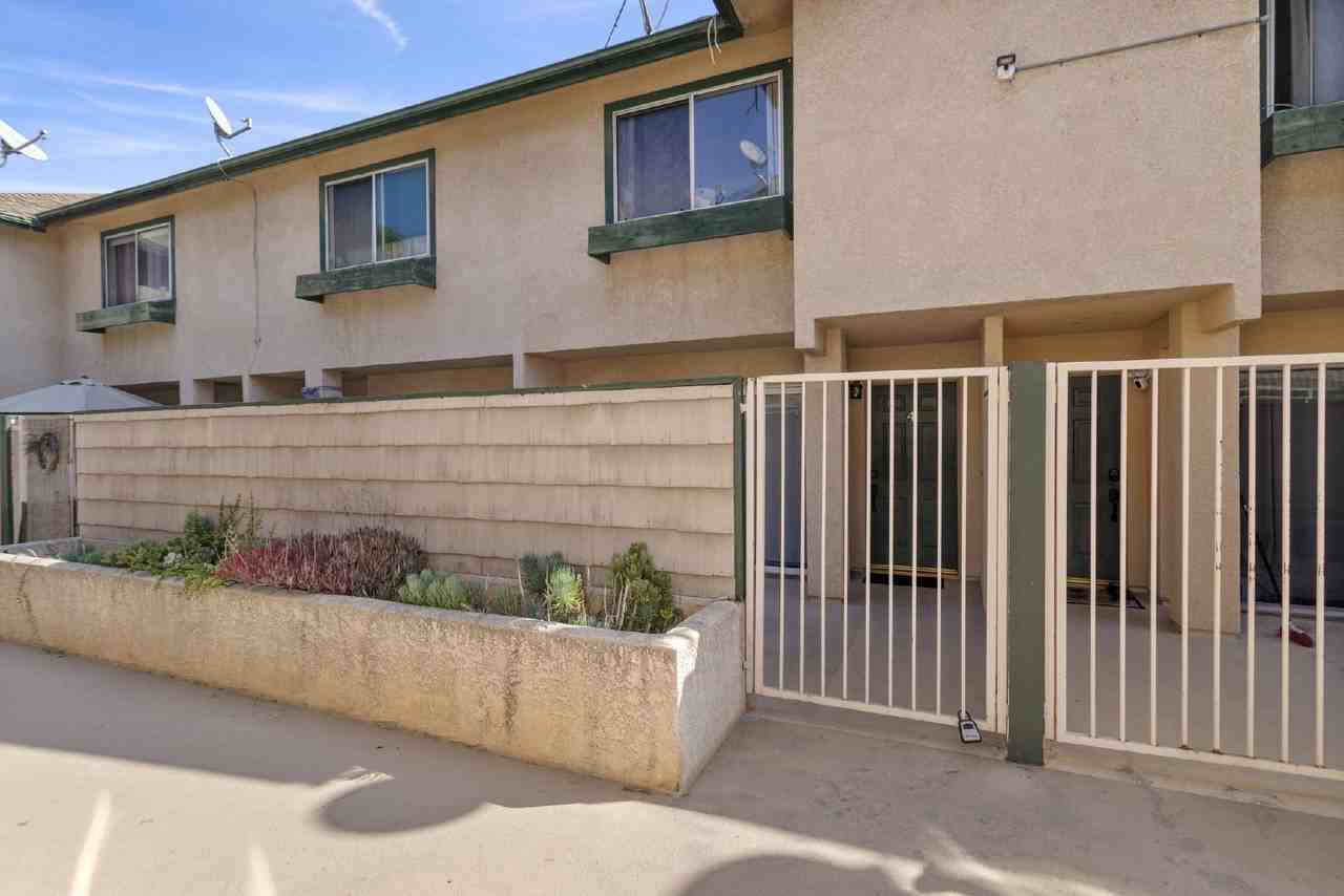 1235 E Carson St #4 - Photo 3 of 25