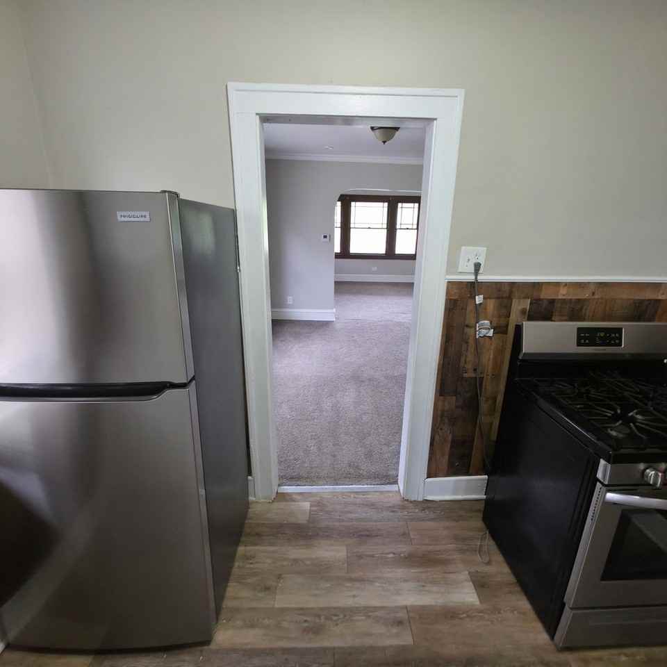 1394 Larchmont Rd - Photo 5 of 22