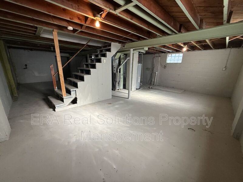 2149 Leonard Ave - Photo 2 of 10