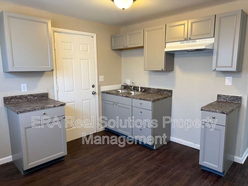 2149 Leonard Ave - Photo 3 of 10