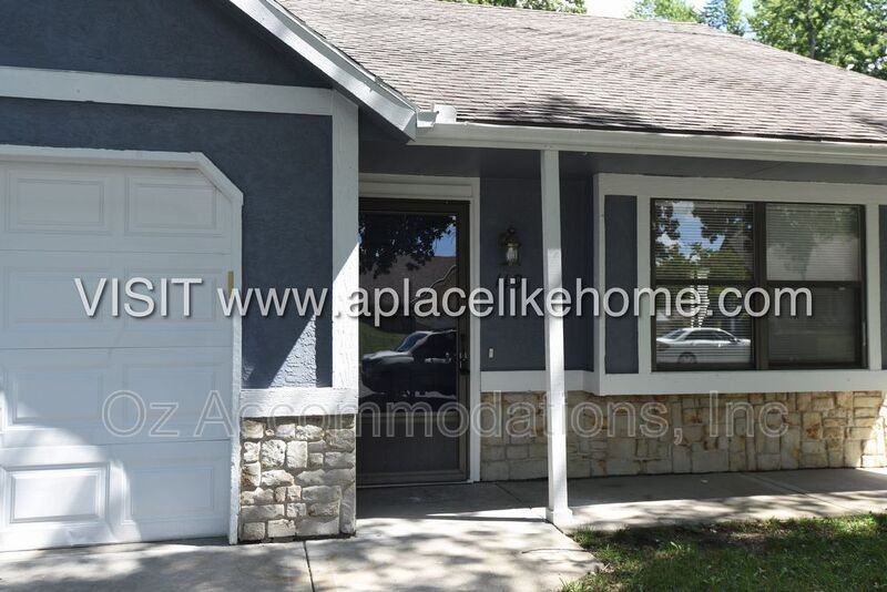 119 Se Greystone Dr - Photo 2 of 17