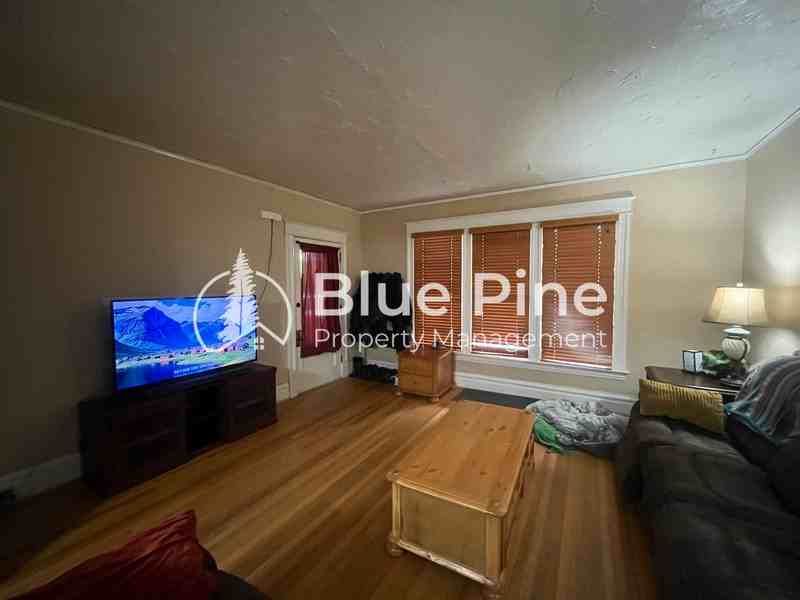 284 S Ridge Ave - Photo 3 of 18