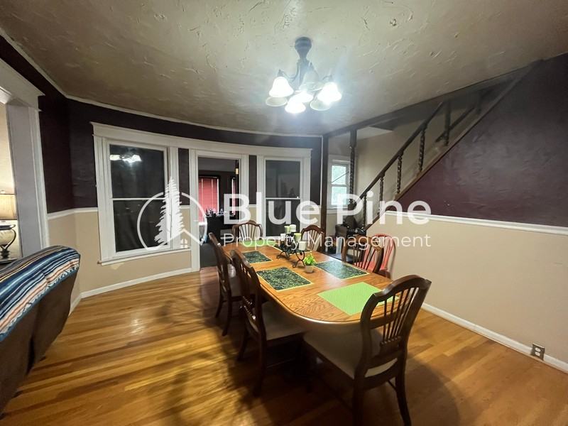 284 S Ridge Ave - Photo 4 of 18