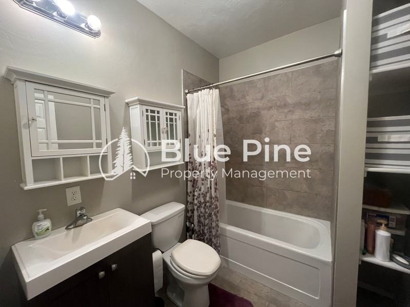 284 S Ridge Ave - Photo 7 of 18