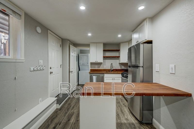 1350 Haskell St #C - Photo 5 of 22