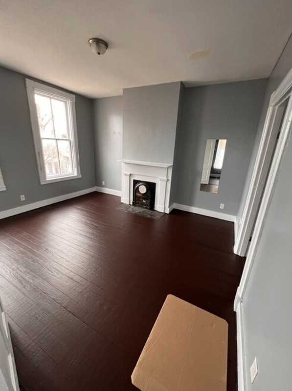 112 S Laurel St #B - Photo 2 of 9