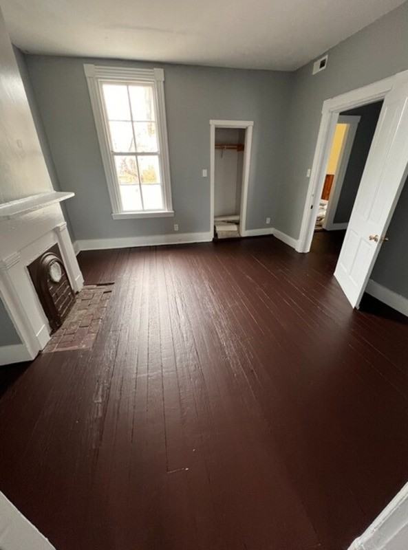112 S Laurel St #B - Photo 3 of 9