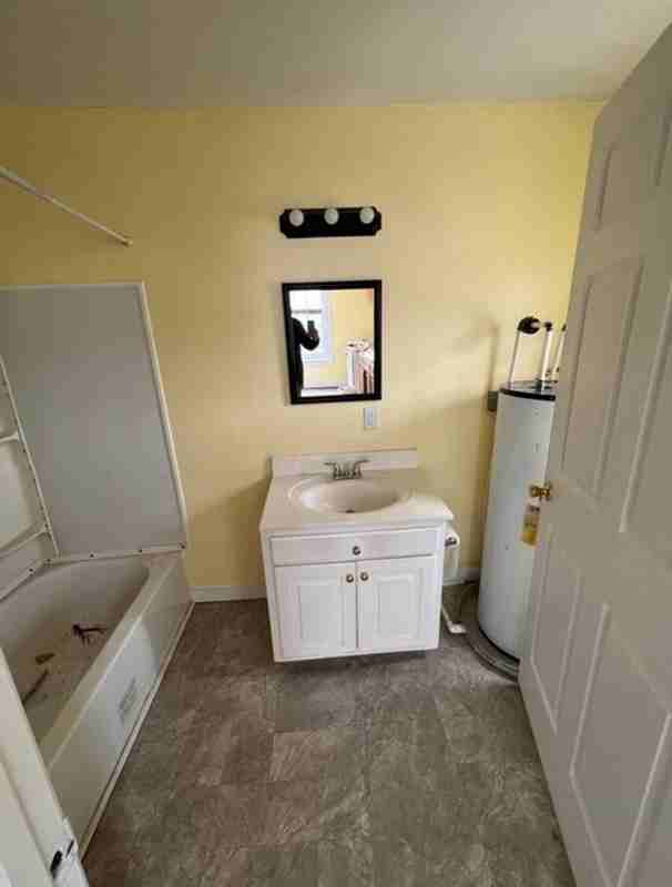 112 S Laurel St #B - Photo 6 of 9