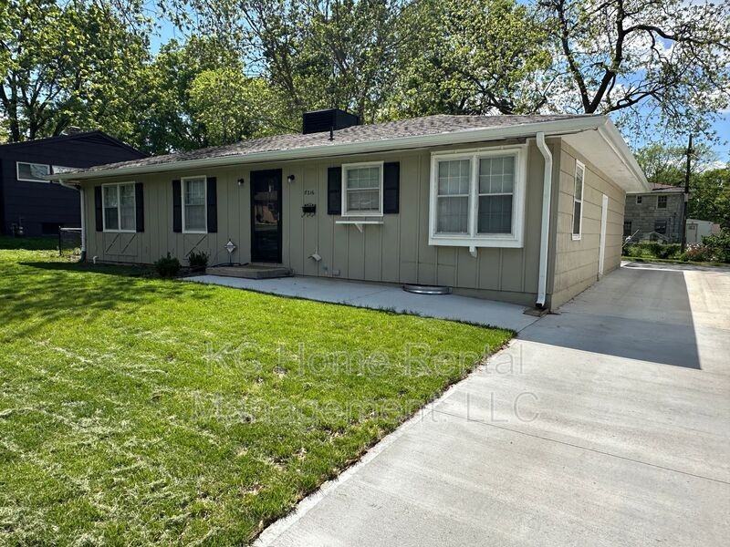 8216 Madison Ave - Photo 2 of 34