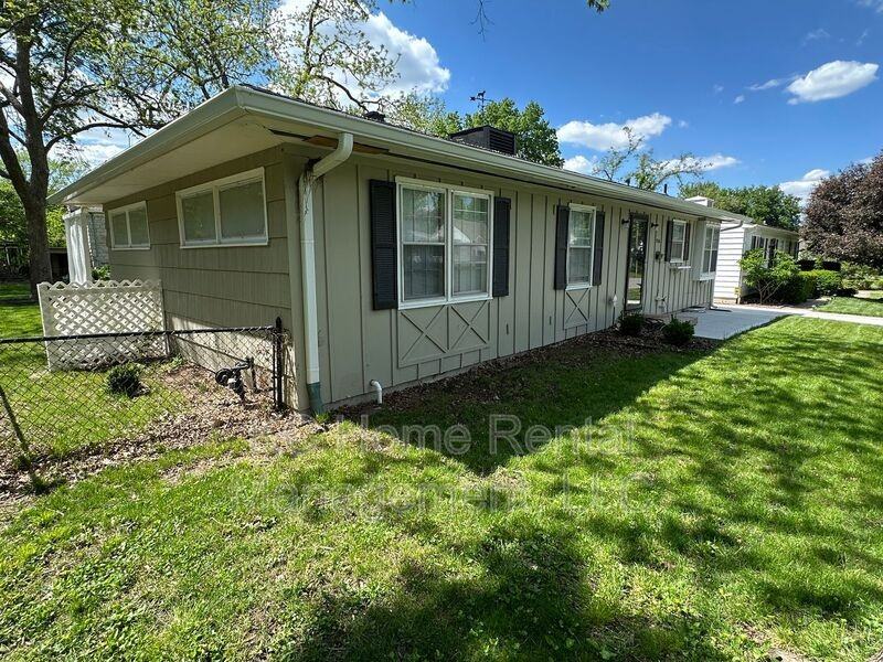 8216 Madison Ave - Photo 3 of 34