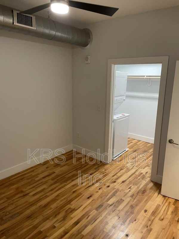 805 W Cary St #233 - Photo 5 of 7