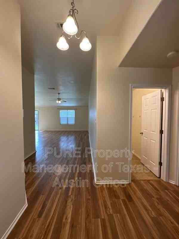 2101 Brewers Pl - Photo 2 of 11