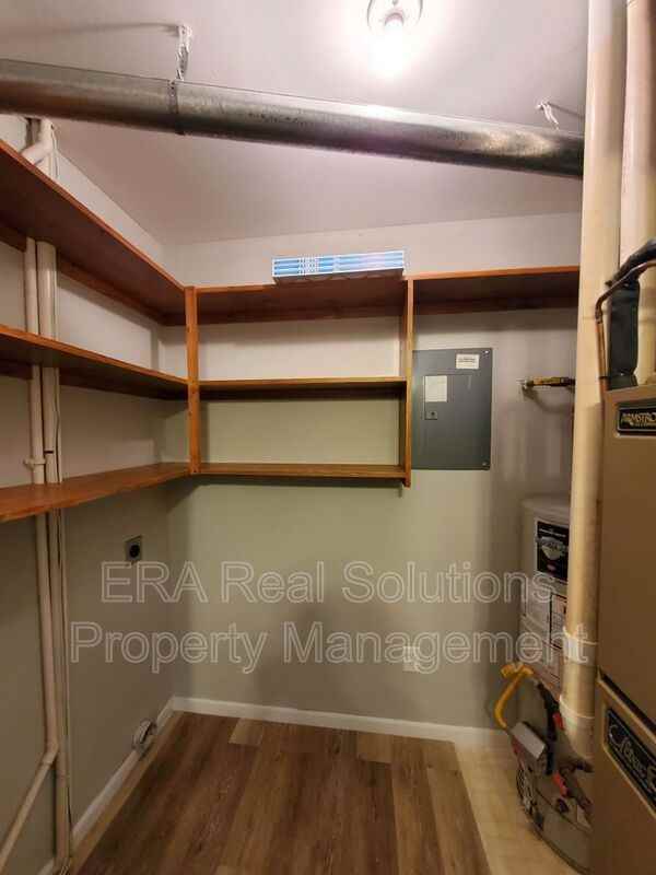 604 6th St - Photo 3 of 11