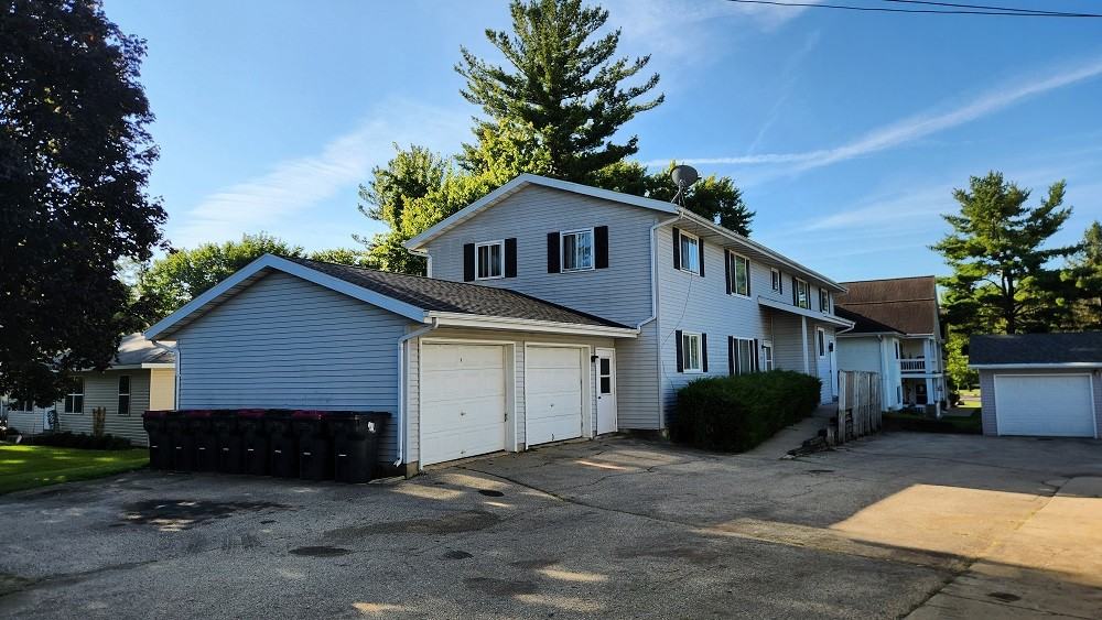 407-409 E Madison St - Photo 2 of 3