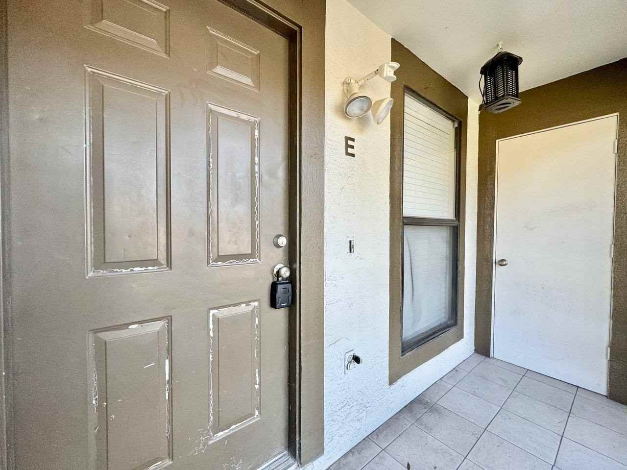 2145 Corbin Pl #E - Photo 3 of 24