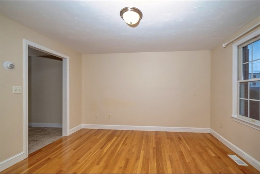 537 Bridge St #2 - Photo 3 of 13