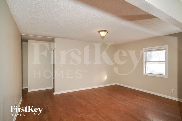 232 Whiteland Rd - Photo 2 of 6