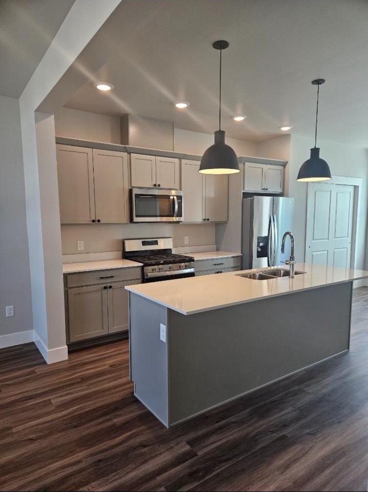 1722 St George Blvd - Photo 3 of 8