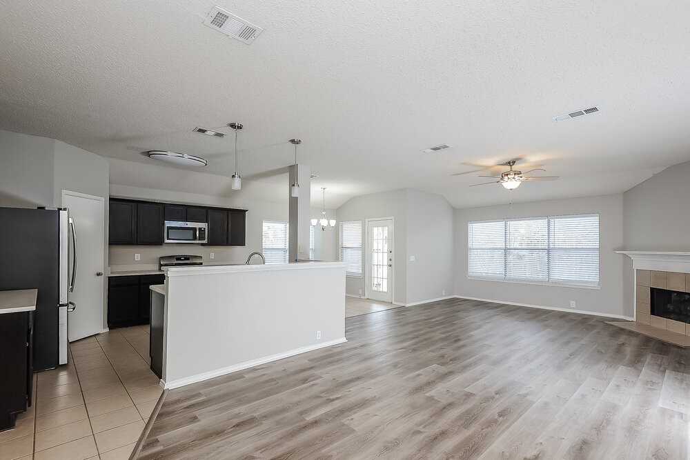 833 Lariat Dr - Photo 3 of 16