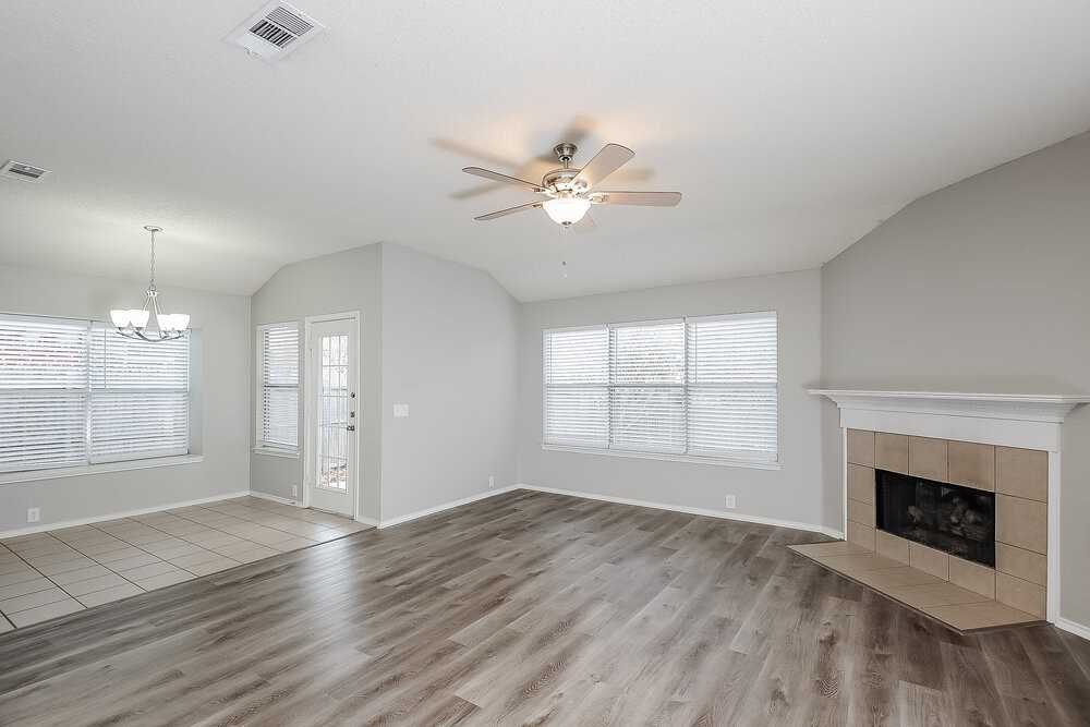 833 Lariat Dr - Photo 4 of 16