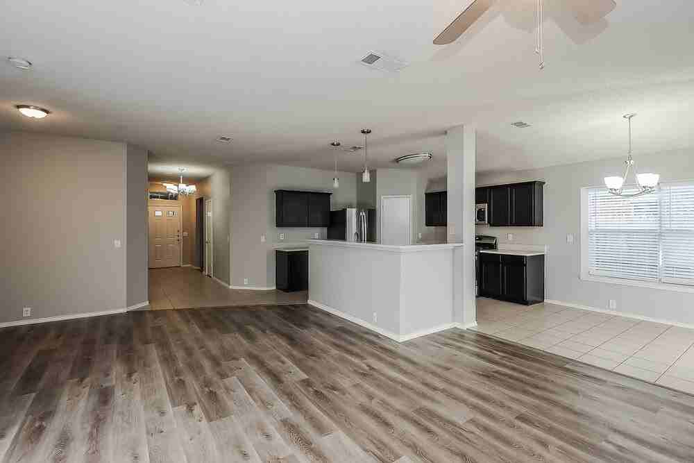 833 Lariat Dr - Photo 5 of 16