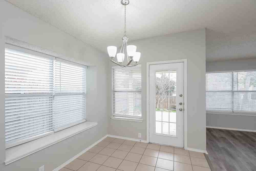 833 Lariat Dr - Photo 6 of 16