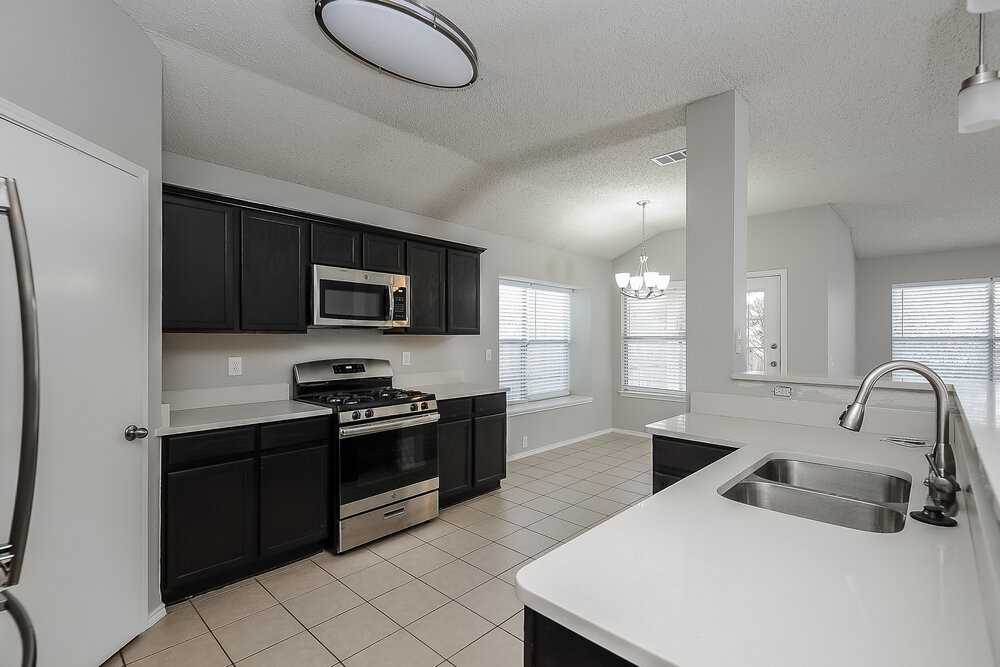 833 Lariat Dr - Photo 7 of 16