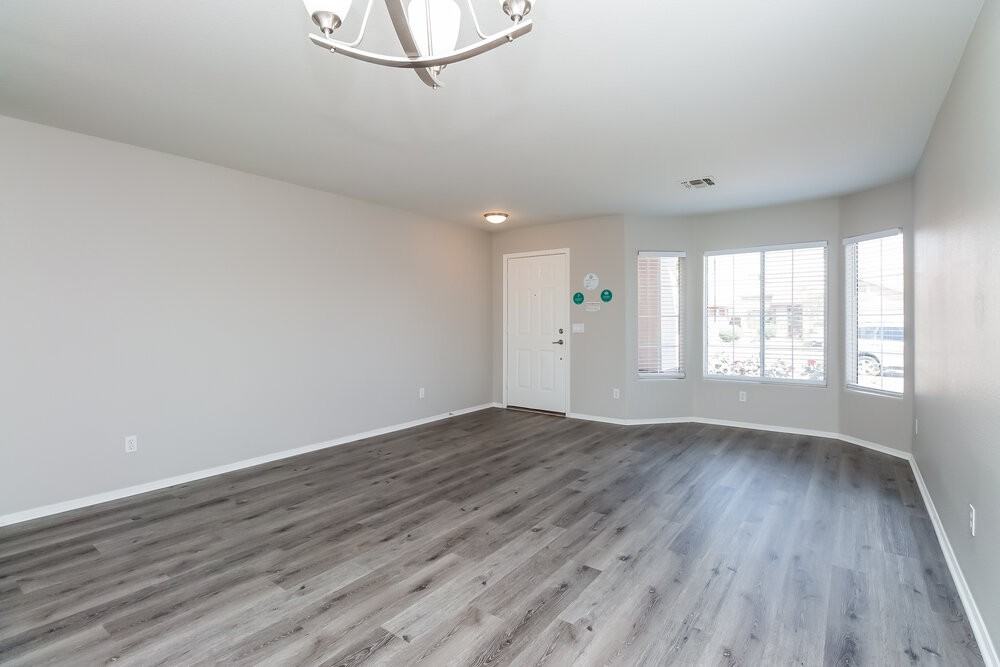 8213 W Papago St - Photo 3 of 17