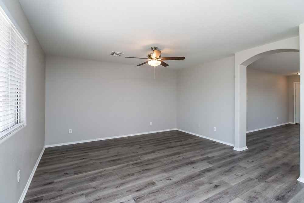 8213 W Papago St - Photo 4 of 17