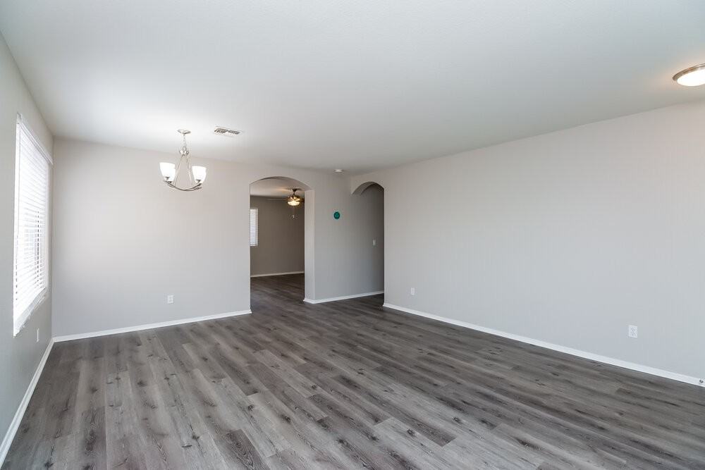 8213 W Papago St - Photo 6 of 17