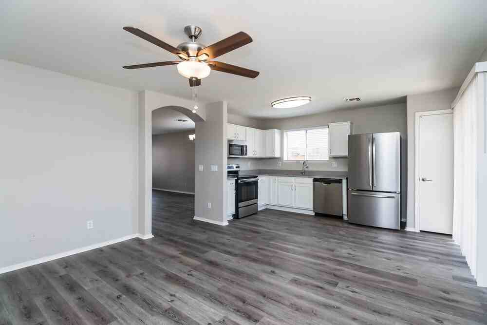 8213 W Papago St - Photo 7 of 17