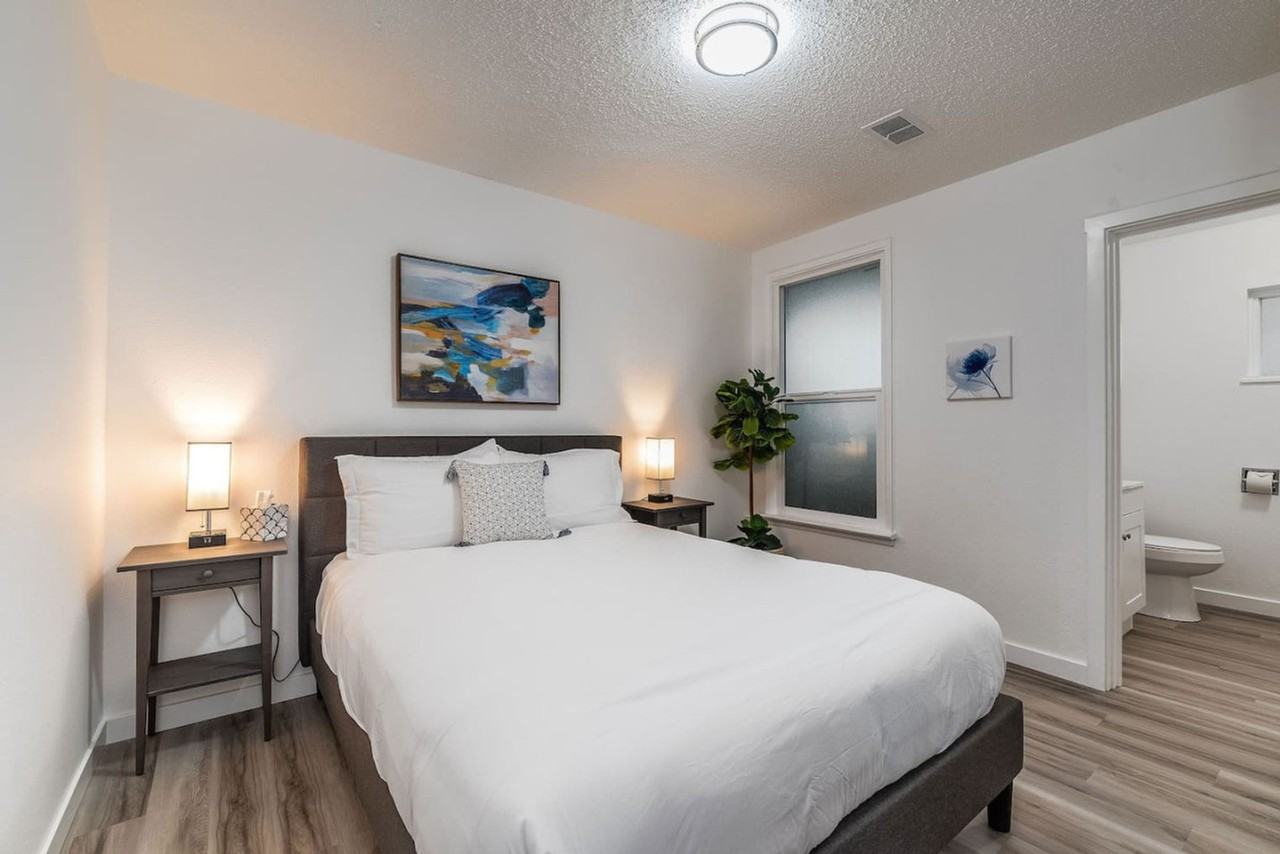 1816 S G St #1045873P - Photo 2 of 26