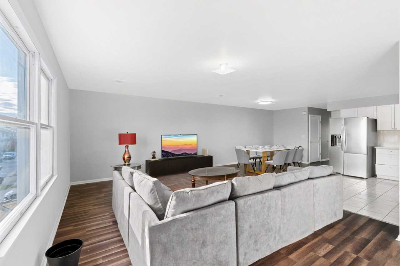 101 Oak Street #1053100P - Photo 2 of 17