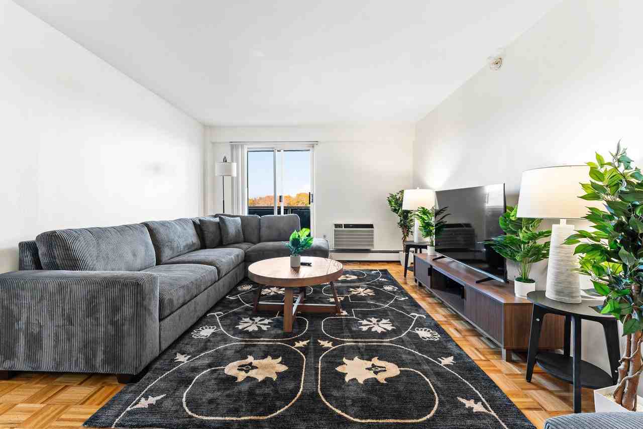 175 Freeman St #1240301P - Photo 6 of 33