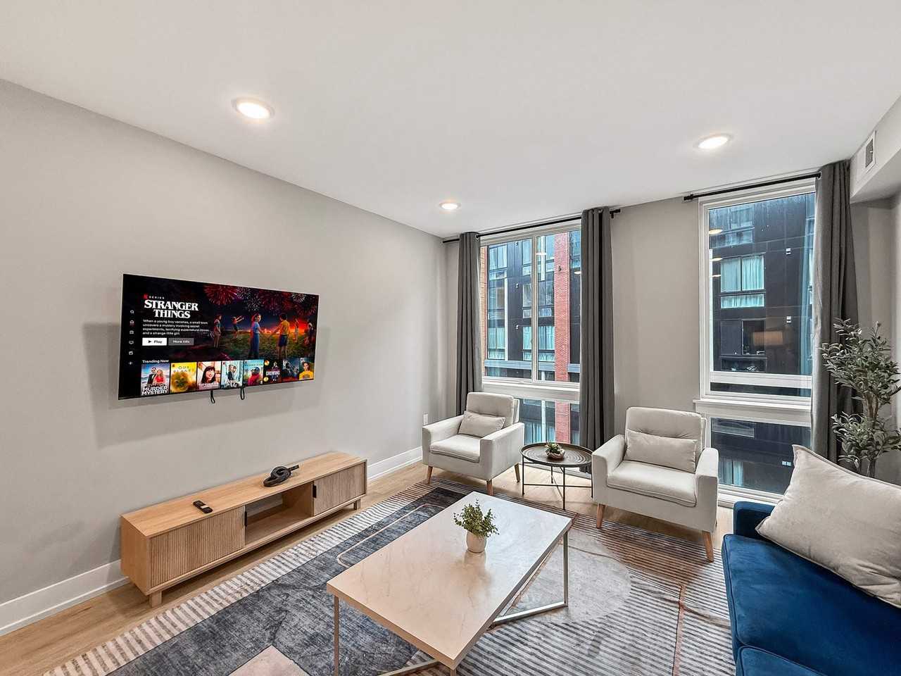 626 N Columbus Blvd #1055924P - Photo 3 of 12