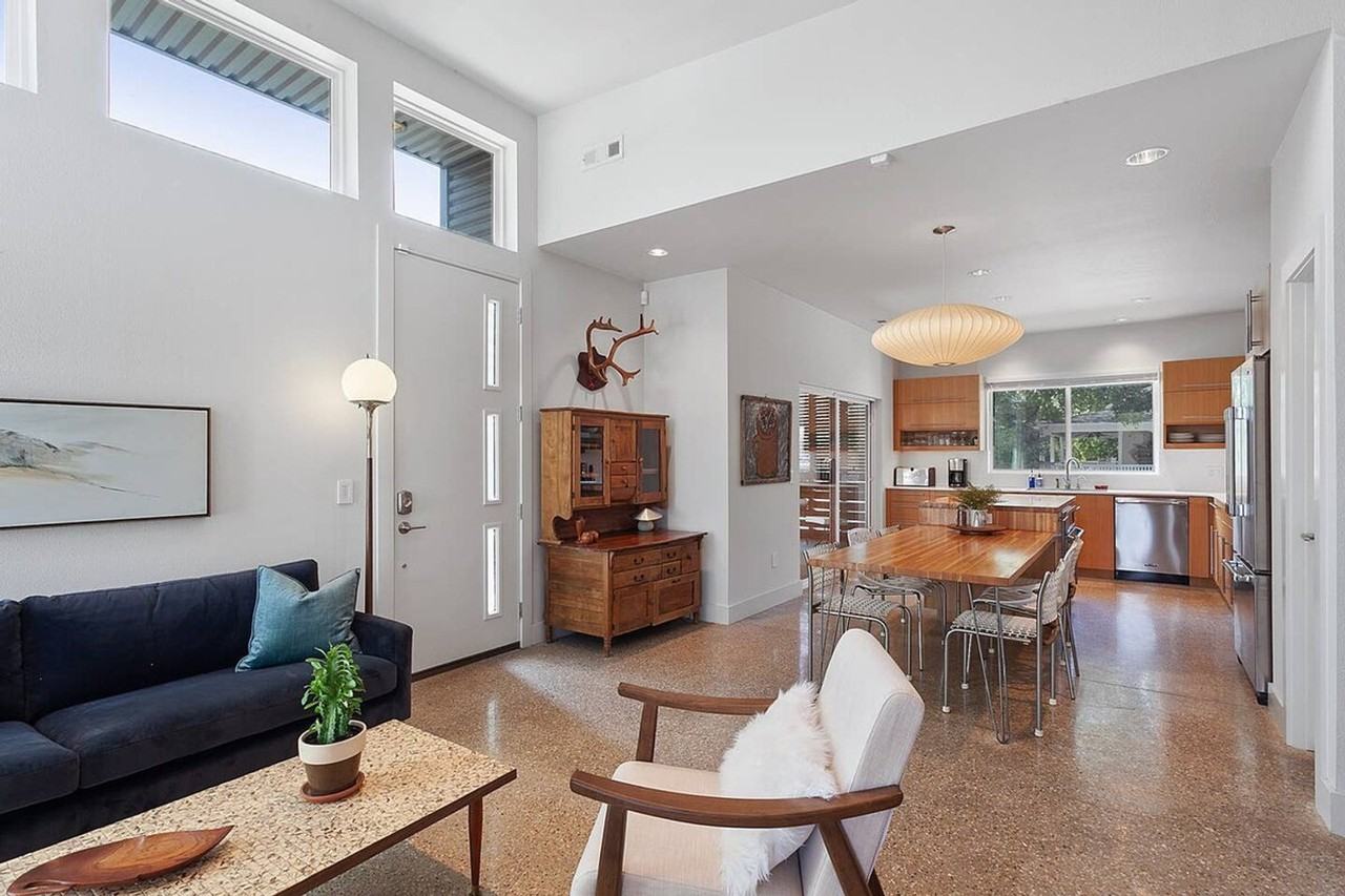 124 W South St #1221789P - Photo 4 of 37