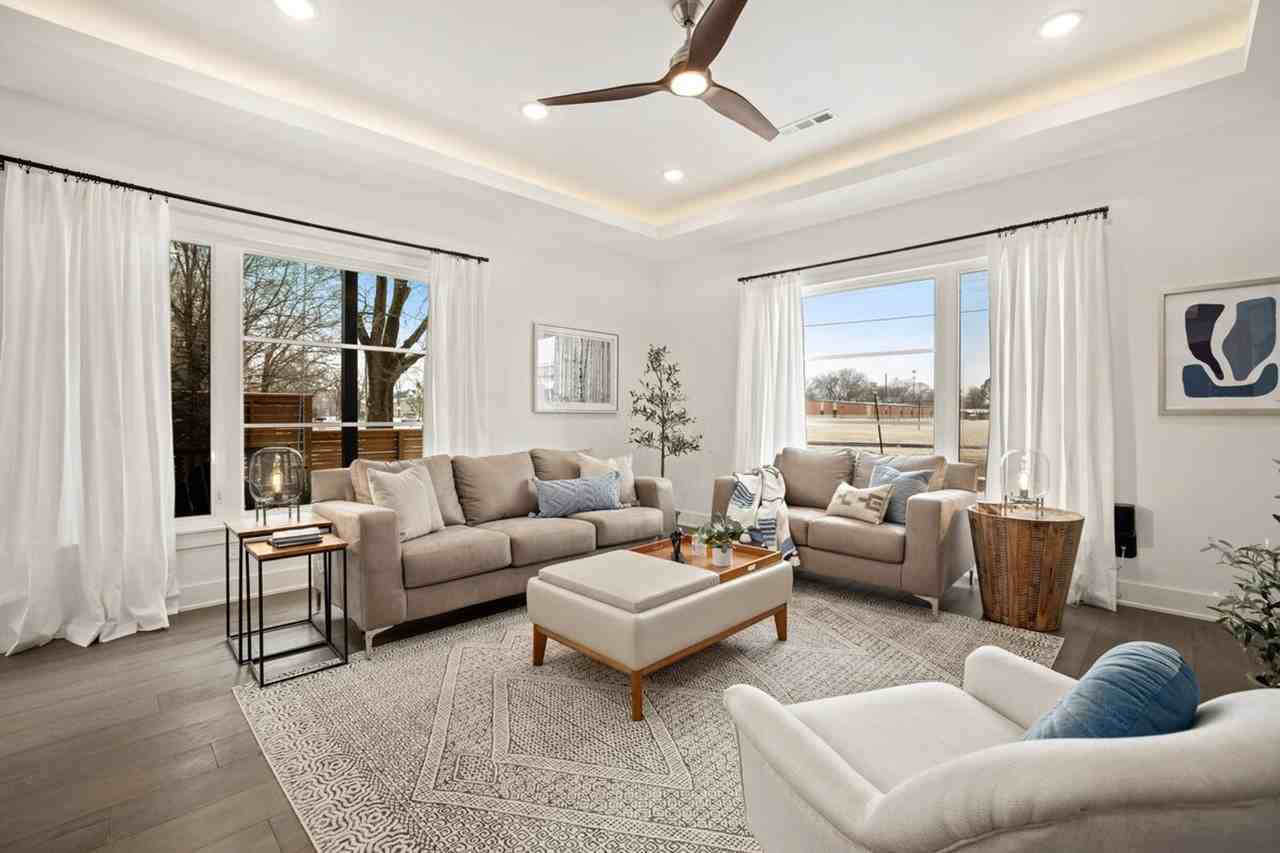 1160 Nw D St #1221808P - Photo 2 of 33