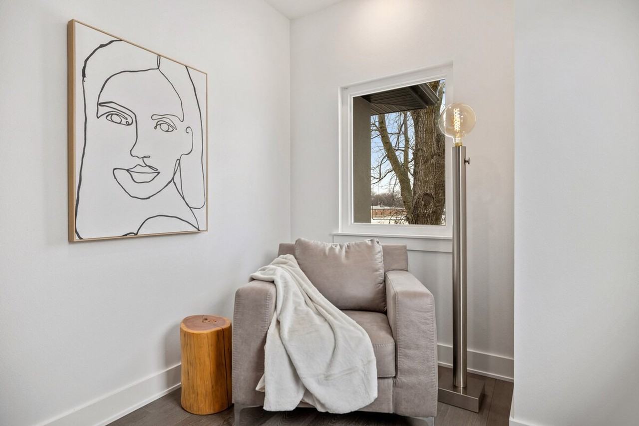 1160 Nw D St #1221808P - Photo 3 of 33