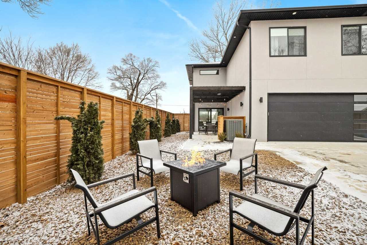 1160 Nw D St #1221808P - Photo 5 of 33