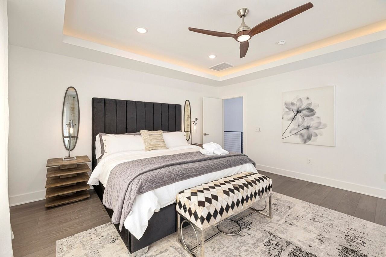 1160 Nw D St #1221808P - Photo 6 of 33