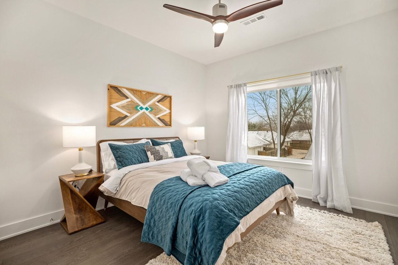 1160 Nw D St #1221808P - Photo 7 of 33